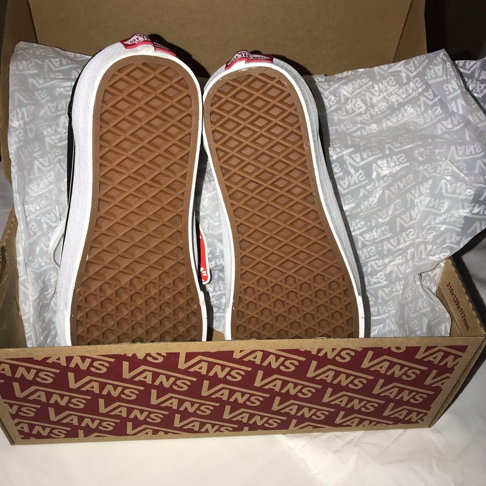 Vans - Picture 2 of 4